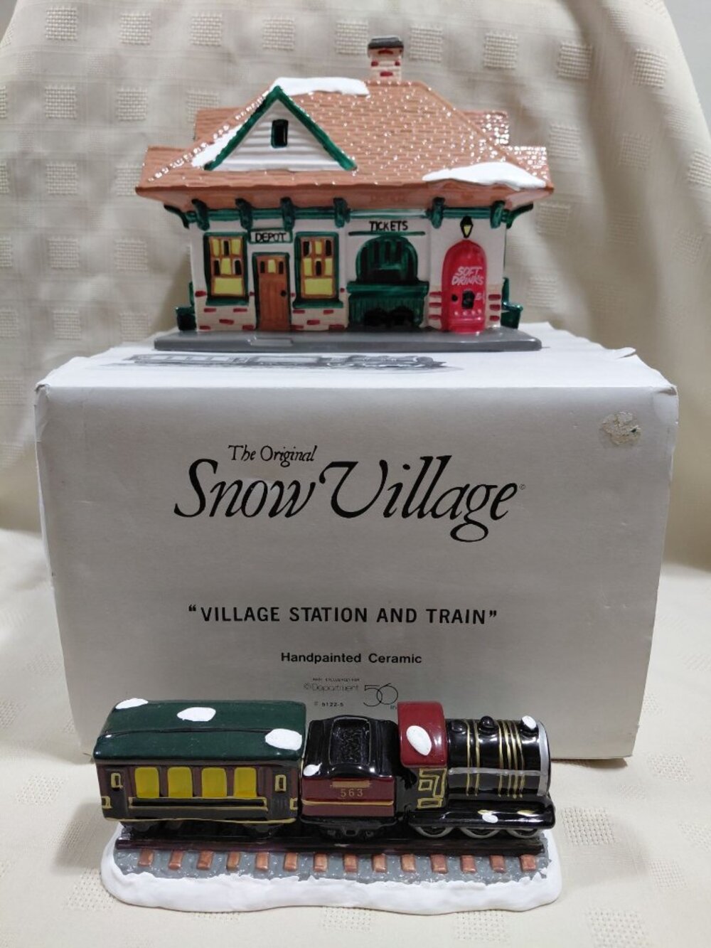 Dept 56 Village Station And Train #5122-5 The Original Snow Village Handpainted
